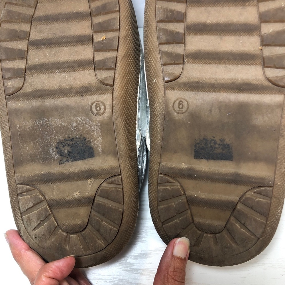 Urban Outfitters UO Women’s Lily Puffy Slippers Silver US 6 - Picture 6 of 6